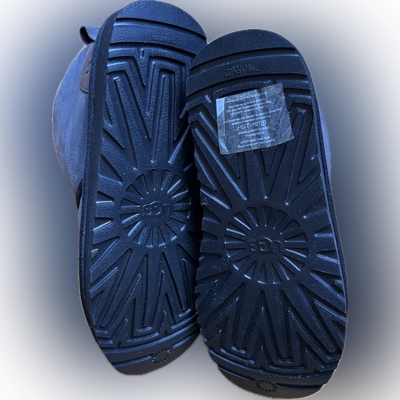 UGG Men's Grey Chelsea Boot - Picture 6 of 10